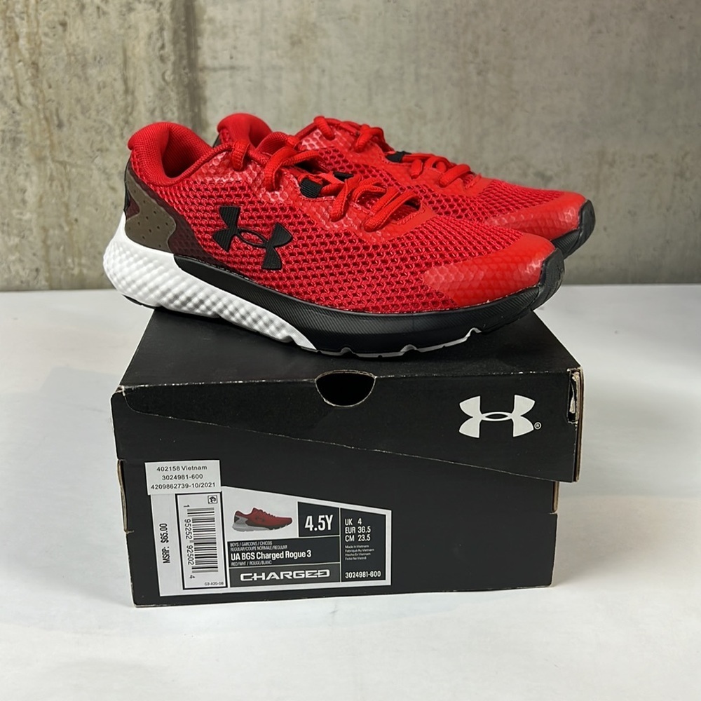 UNDER ARMOR BGS CHARGED ROGUE 3 | Size 4.5Y